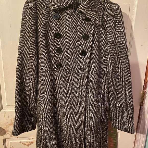 Women guess Coat in good condition - Picture 7 of 8